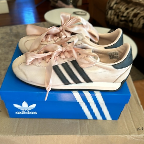 New and never worn Adidas OG Country in Pink soft leather, size US 7.5/UK 6.0 - Picture 2 of 6
